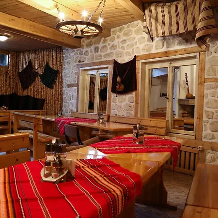 Family Bisser Готель Бансько